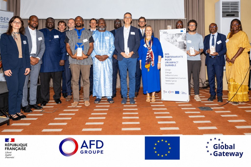Lauréats du Digital Energy Challenge 2025, primés à Dakar