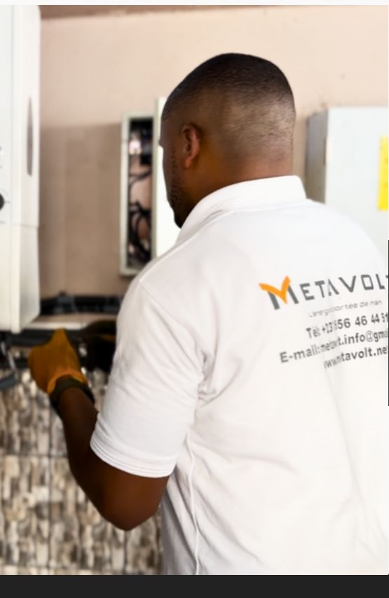 Technicien Metavolt Énergie en intervention de maintenance